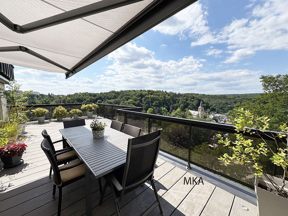 Appartement de luxe (duplex) en retrait, avec 3 garages fermés, à vendre à Luxembourg-Limpertsberg