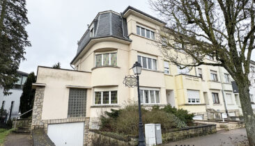 Maison de ville avec garage à vendre à Howald