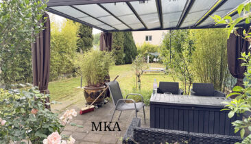 Maison de ville avec beau jardin arboré et parking extérieur à vendre à Pétange