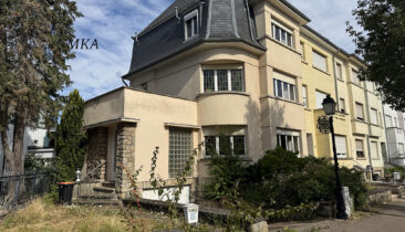 Maison de ville avec garage à vendre à Howald