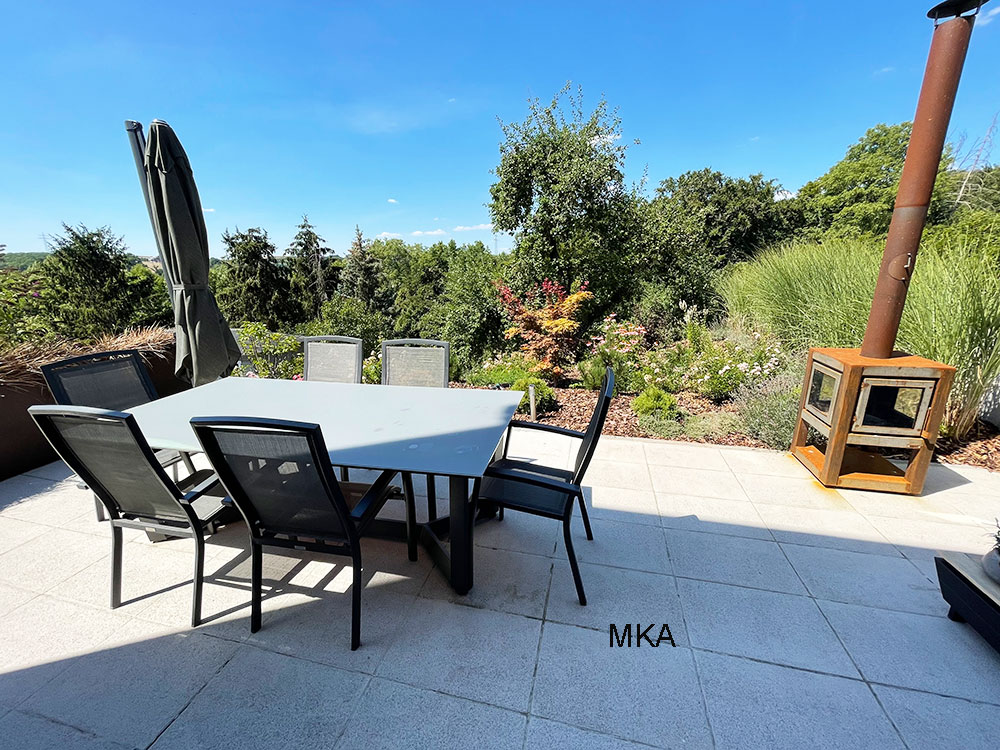 Maison avec garage et beau jardin à vendre à Cruchten
