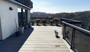 Appartement de luxe (duplex) en retrait, avec 3 garages fermés, à vendre à Luxembourg-Limpertsberg