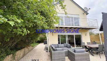 Maison libre de 4 côtés avec grand jardin arboré à vendre à Contern